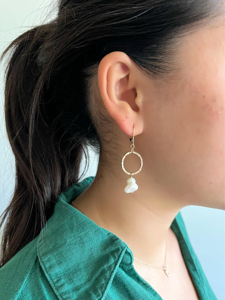 One Pearl & Gold Link Earrings