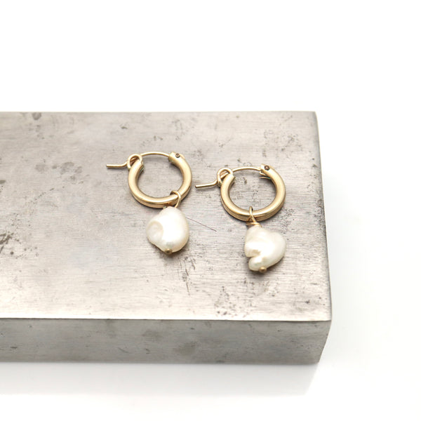 Keshi Pearl & Petite Mod Gold Hoops