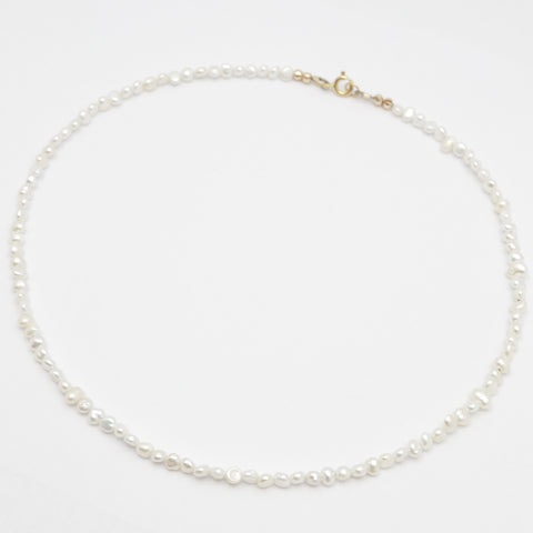 Elegant petite pearl necklace - Gold