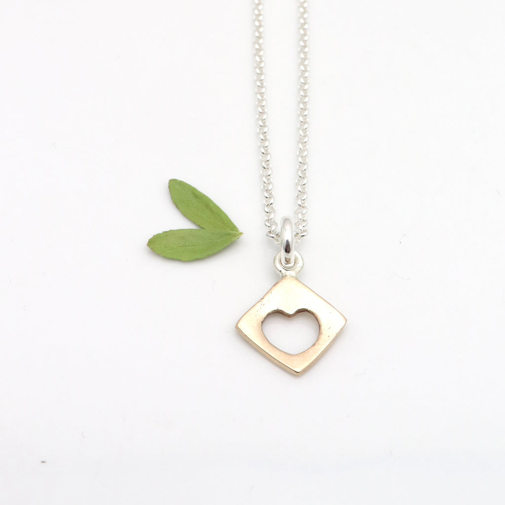 HEART COLLECTION:  CUTOUT HEART NECKLACE - Silver chain
